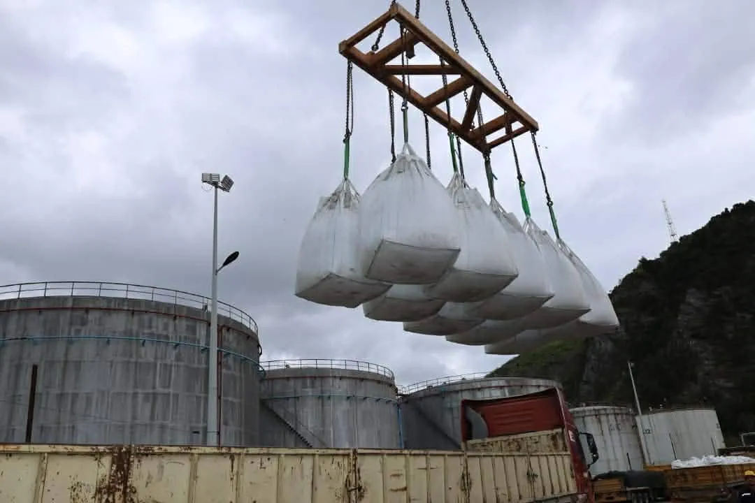 ميناء سكيكدة: تصدير قرابة 4 آلاف طن من الإسمنت نحو أوروبا