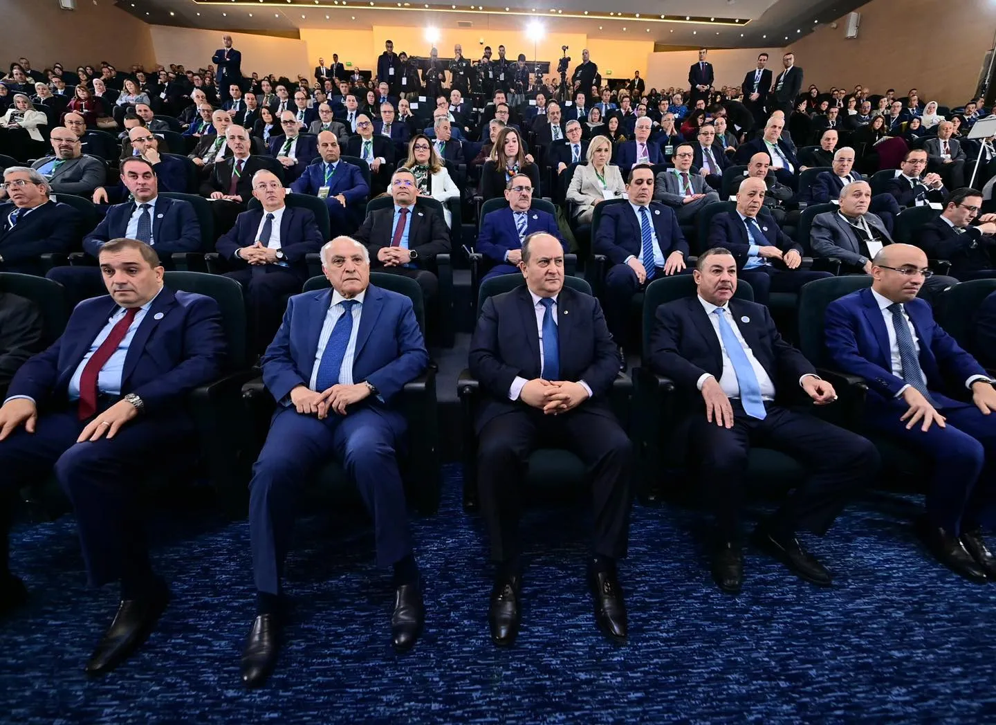 الوزير الأول يفتتح أشغال ندوة رؤساء المراكز القنصلية