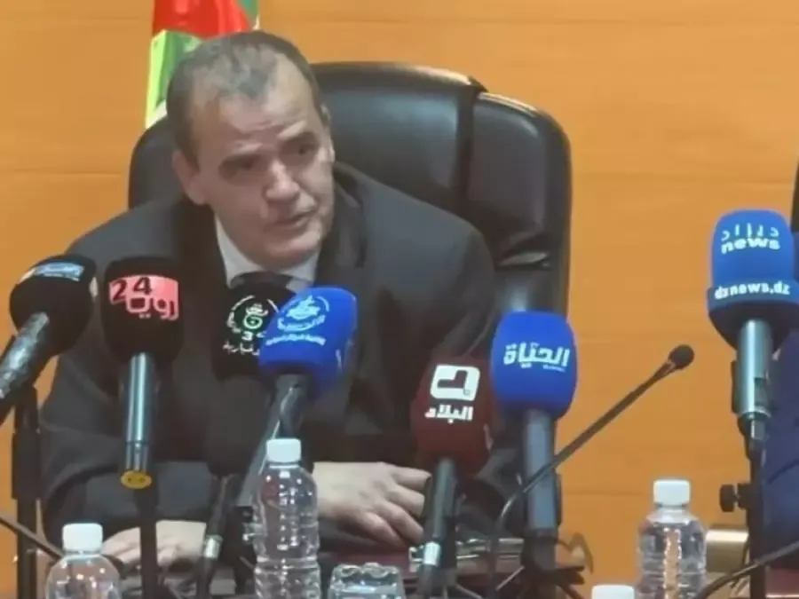 كمال رزيق يتسلم مهامه على رأس وزارة التجارة