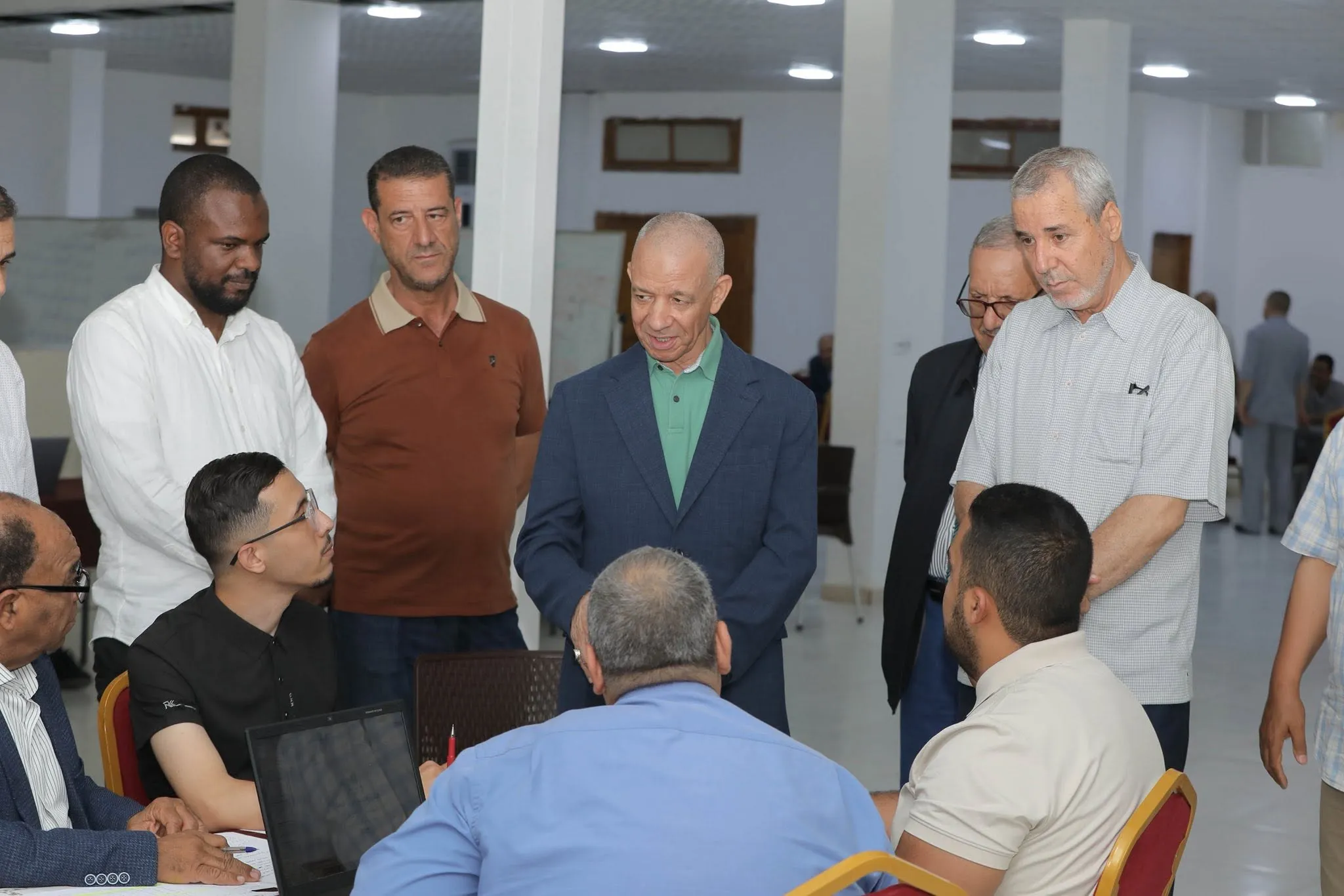 بن قرينة يتفقد فرق عمل غرفة العمليات الانتخابية