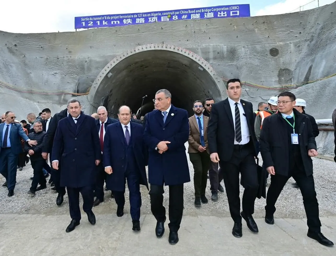 الوزير الأول يعاين تقدم أشغال مشروع ازدواجية الخط المنجمي الشرقي