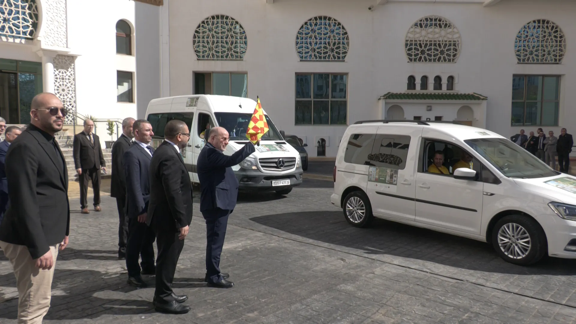 وزير الشؤون الدينية يعطي إشارة انطلاق قافلة أسبوع الحج