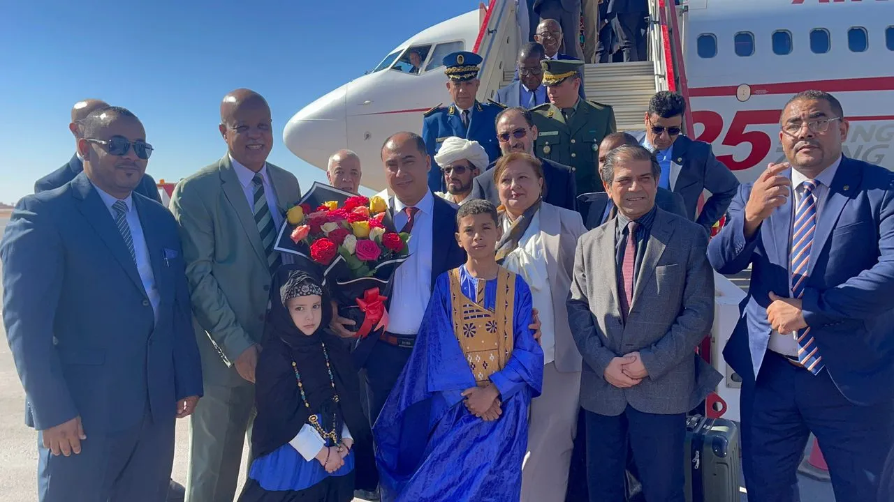 وفد رسمي رفيع يحل بتندوف لإطلاق عمليات تصدير المنتوج الجزائري