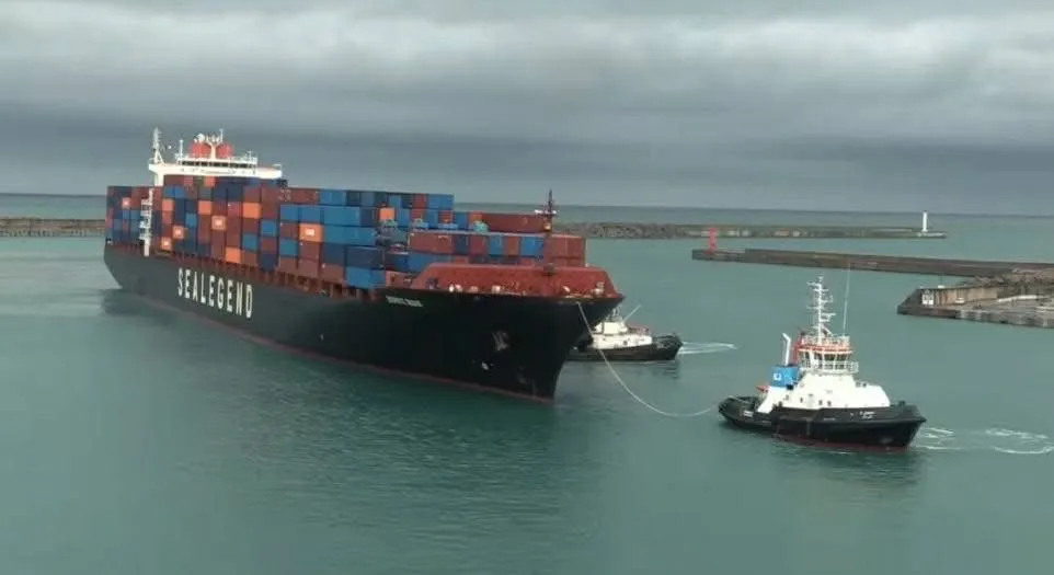 جيجل: رسو أكبر حاملة للحاويات بميناء جن جن