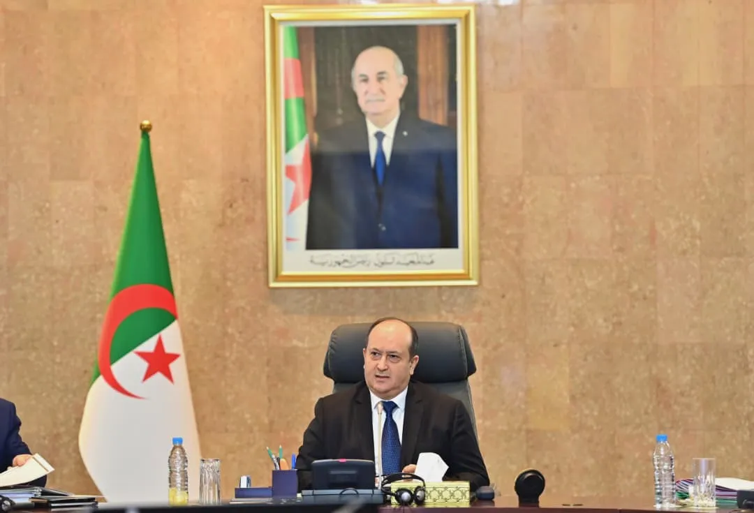 الوزير الأول سيفي غريب يترأس إجتماعا للحكومة