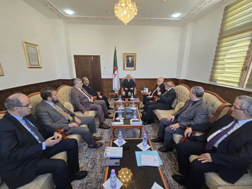 بلمهدي يبحث مع عميد جامع باريس الكبير تكثيف جهود التعاون بما يخدم الجالية