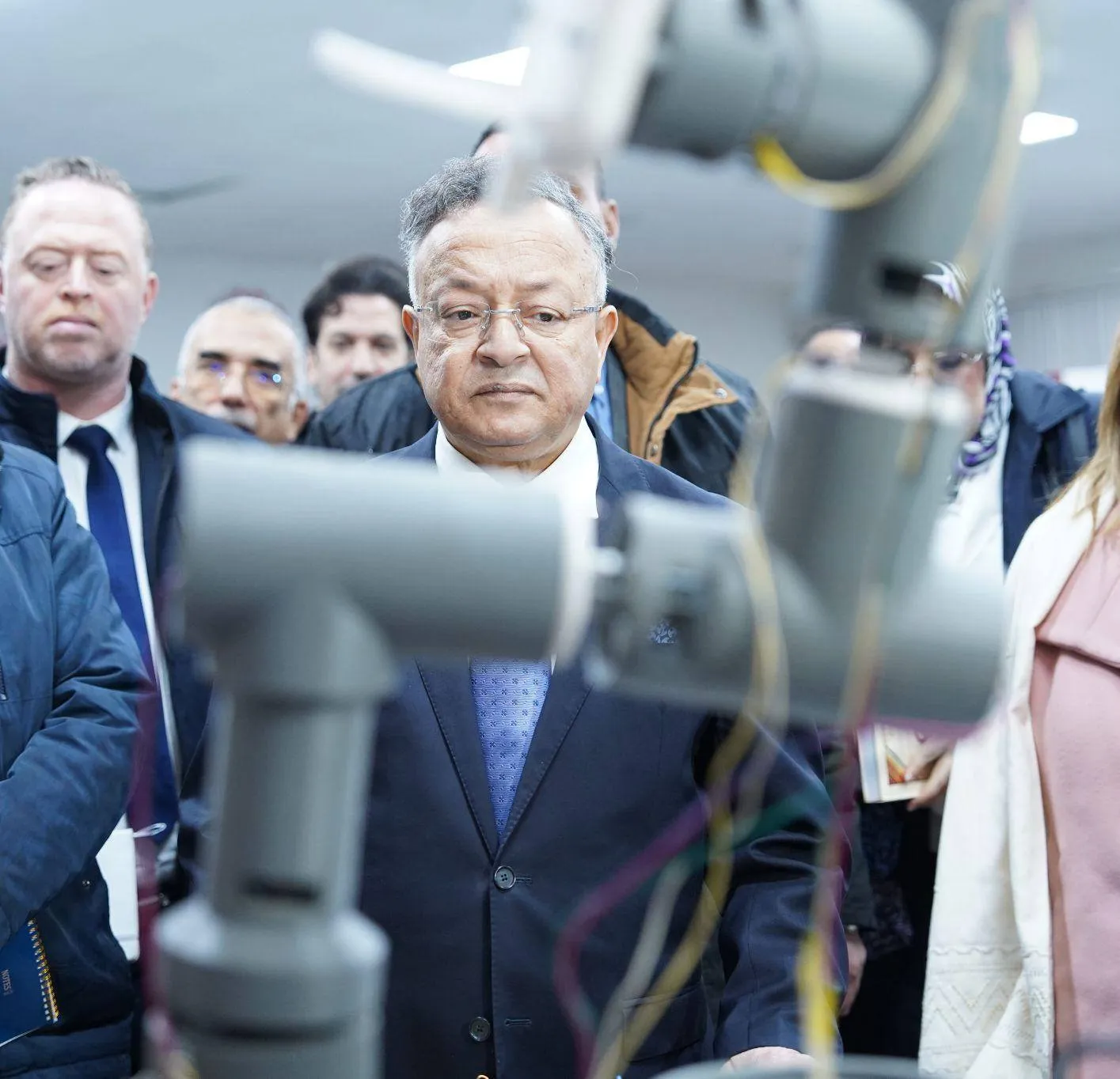 بداري يعاين مشاريع ابتكارية وآلة مطوّرة