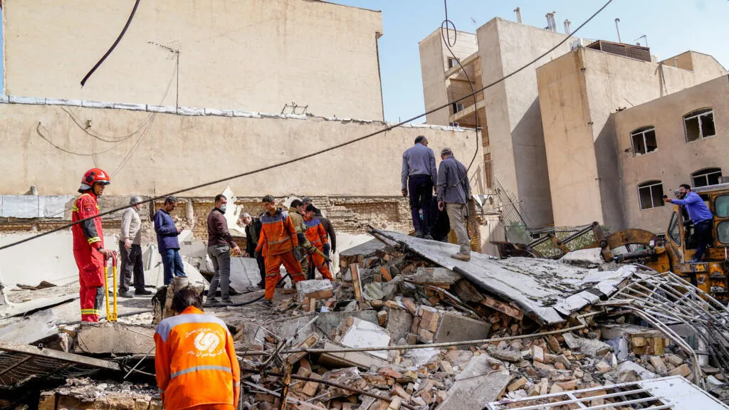 الهلال الأحمر الإيراني: استشهاد نحو 201 شخص جراء الهجمات