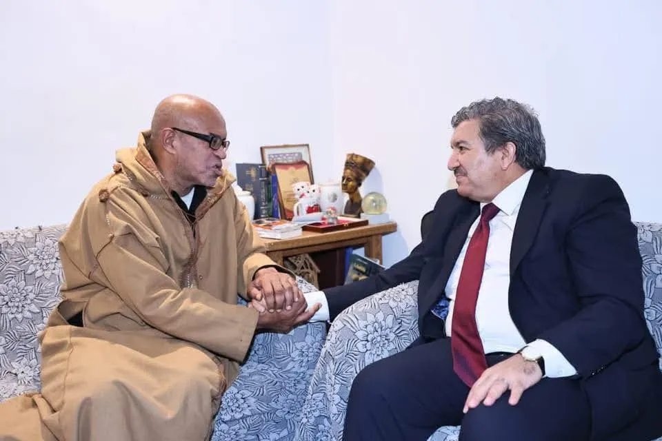 وزير الاتصال يزور الإعلامي أحميدة العياشي