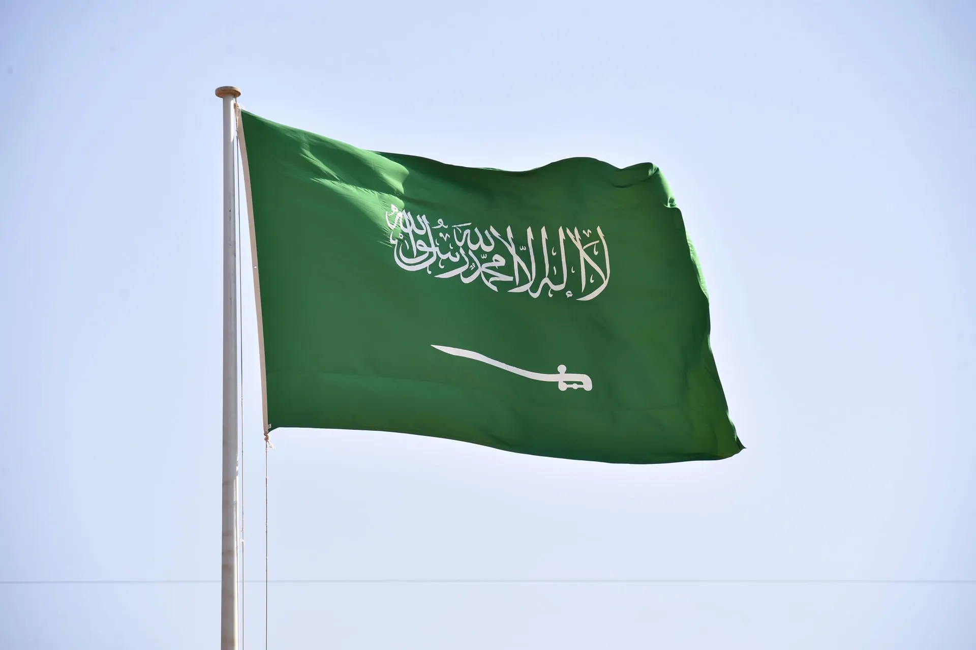 السعودية تدين بشدة الهجوم الإيراني على السفارة الأميركية بالرياض