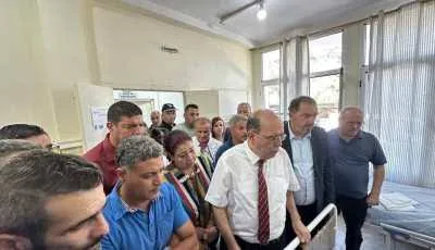 والي بجاية يزور جرحى حادث انحراف حافلة بأقواس