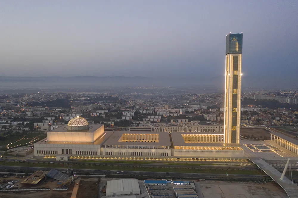 الجزائر تُدين وتستنكر الغارات الهمجية الإسرائيلية على لبنان