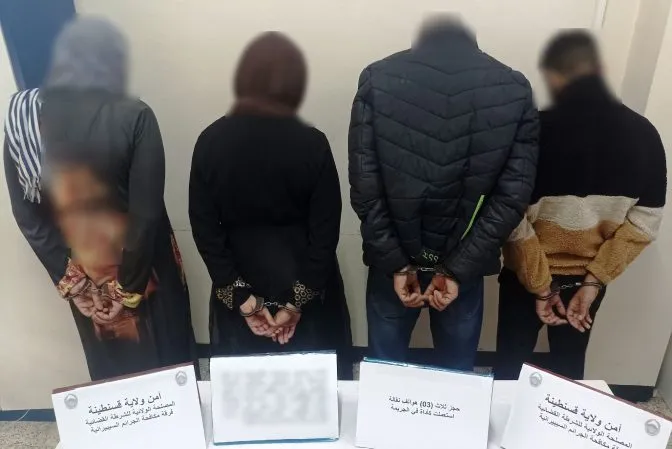 بينهم إمرأتين..الاطاحة بعصابة تنشر الفسق والدعارة عبر مواقع التواصل