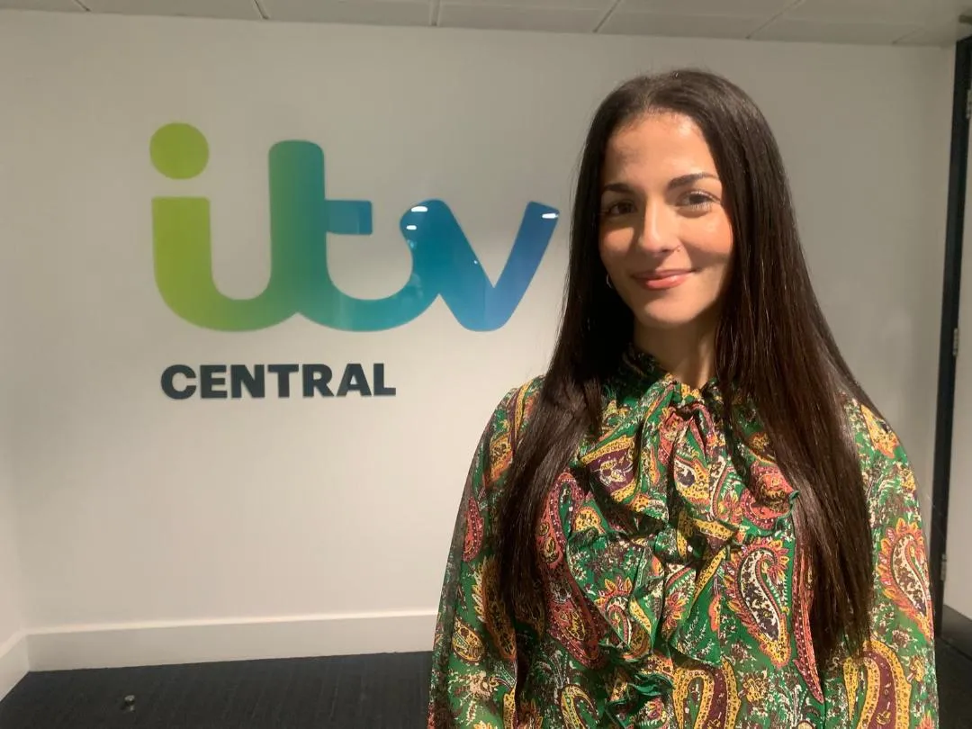 جزائرية تتألق على شاشة ITV News البريطانية وتؤكد أن الحلم لا يعترف بالحدود