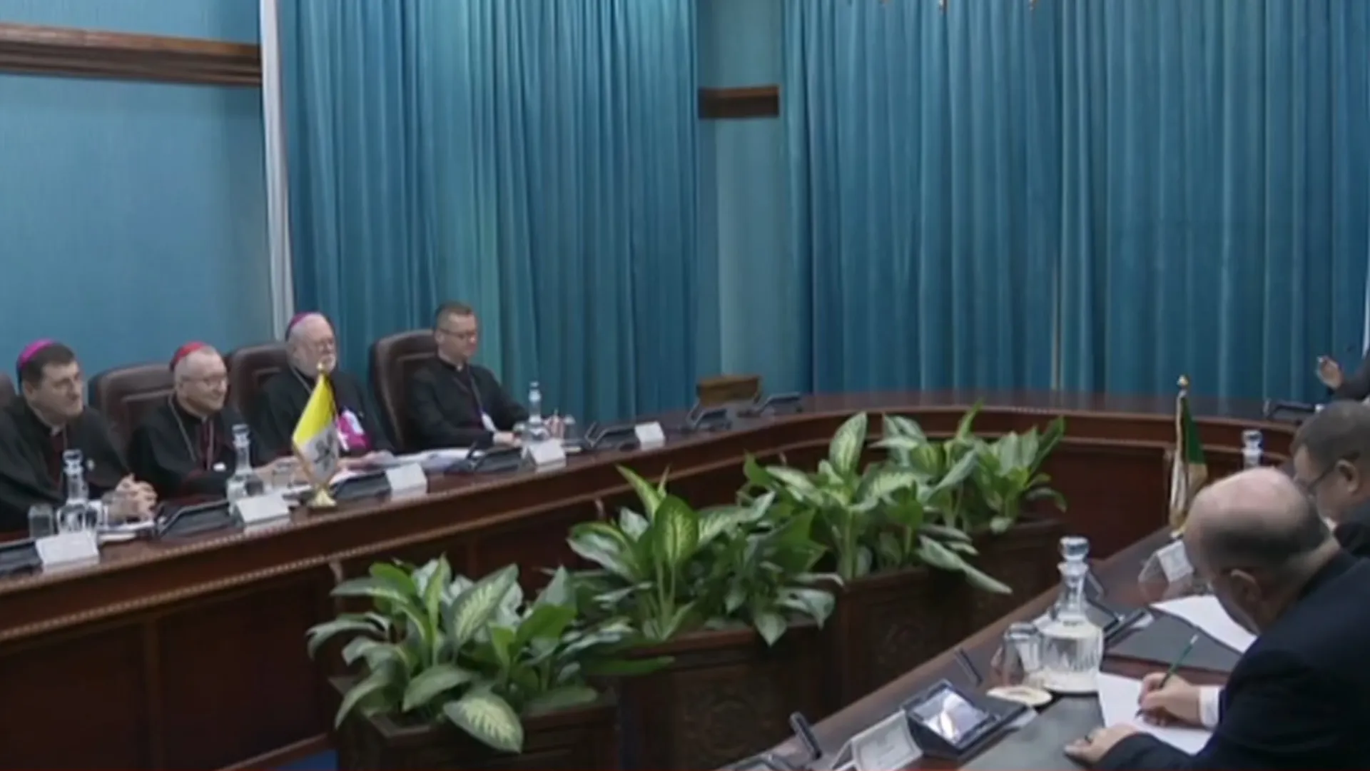 محادثات جزائرية–فاتيكانية لتعزيز حوار الأديان وترسيخ قيم التعايش