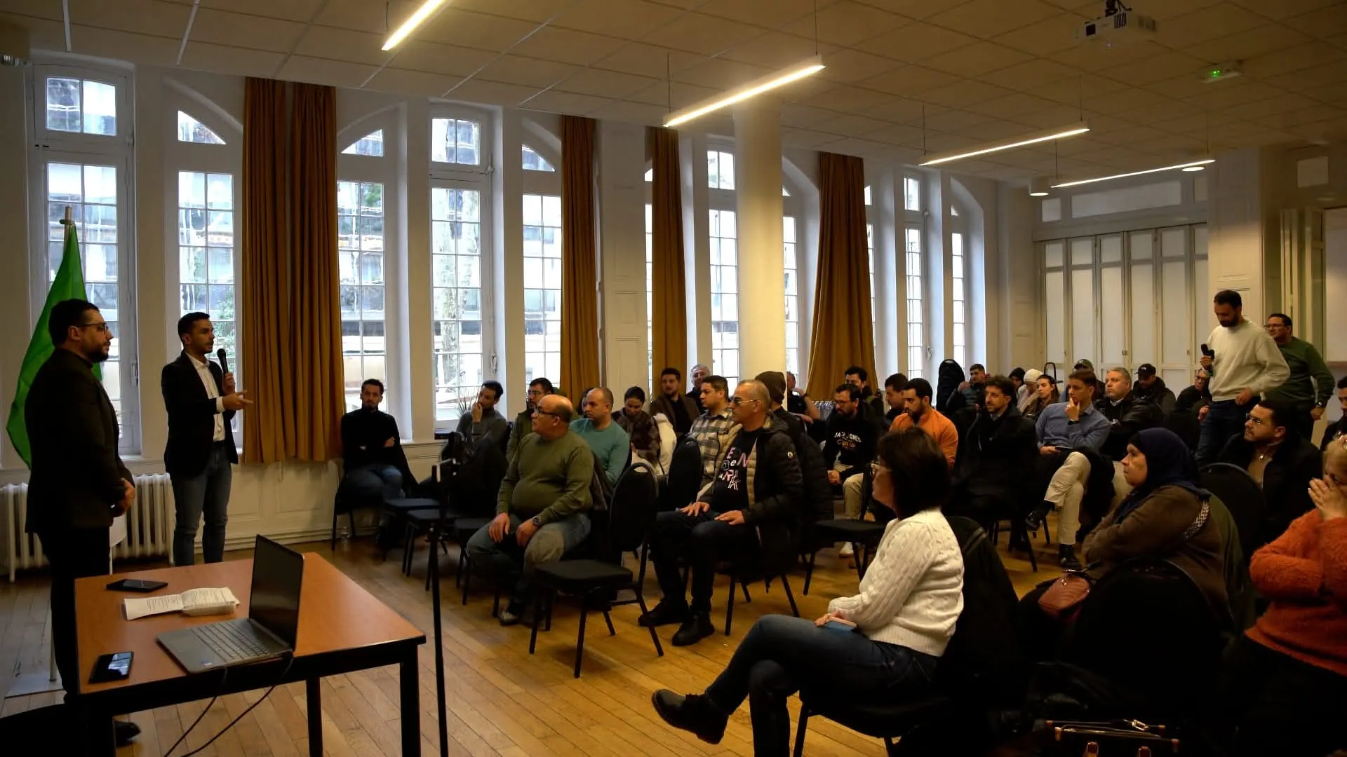 الأرندي يفتح قنوات تواصل مباشرة مع الجالية الوطنية بفرنسا