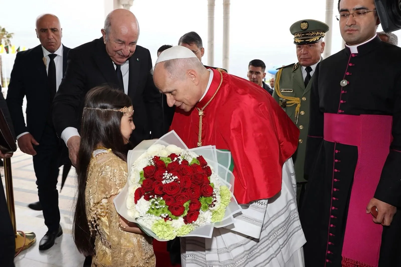 بابا الفاتيكان: جئت إليكم ساعيا للسلام