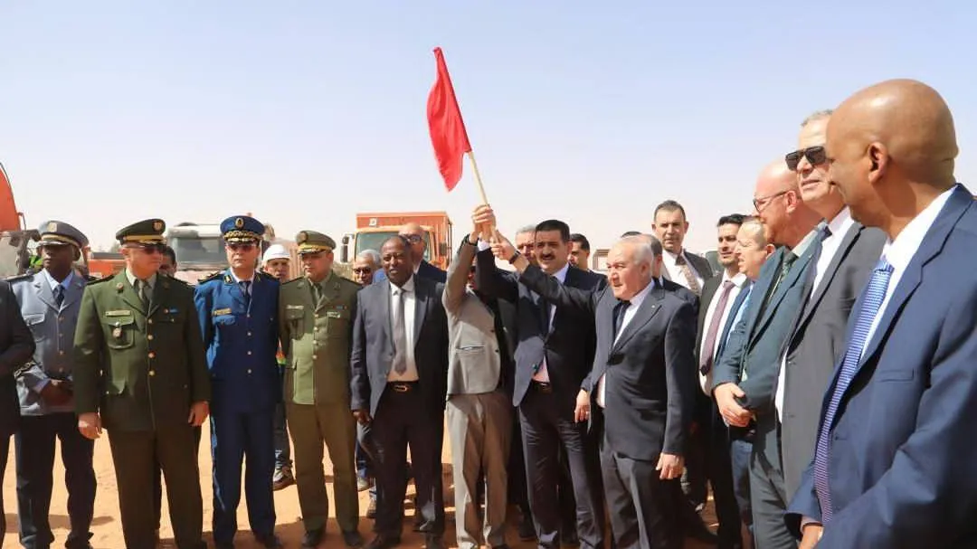 وزير الري يعطي إشارة انطلاق مشروع إنجاز محطة تحلية المياه بإن صالح