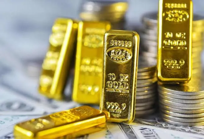أسعار الذهب تتراجع في الأسواق العالمية
