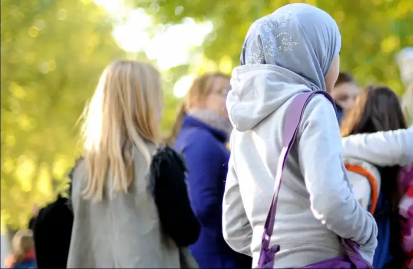 النمسا تقرّ قانونا يحظر الحجاب للفتيات دون 14 عاما