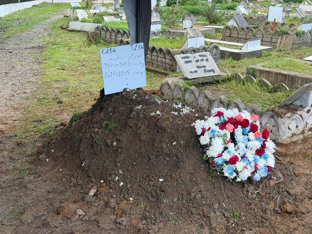 بيونة توارى الثرى بمقبرة العالية