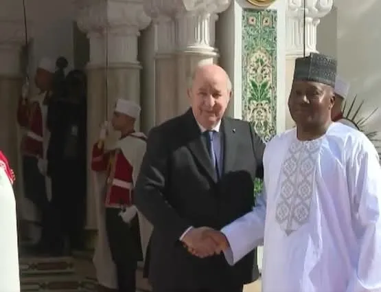 رئيس الجمهورية يخص رئيس النيجر باستقبال رسمي في قصر المرادية