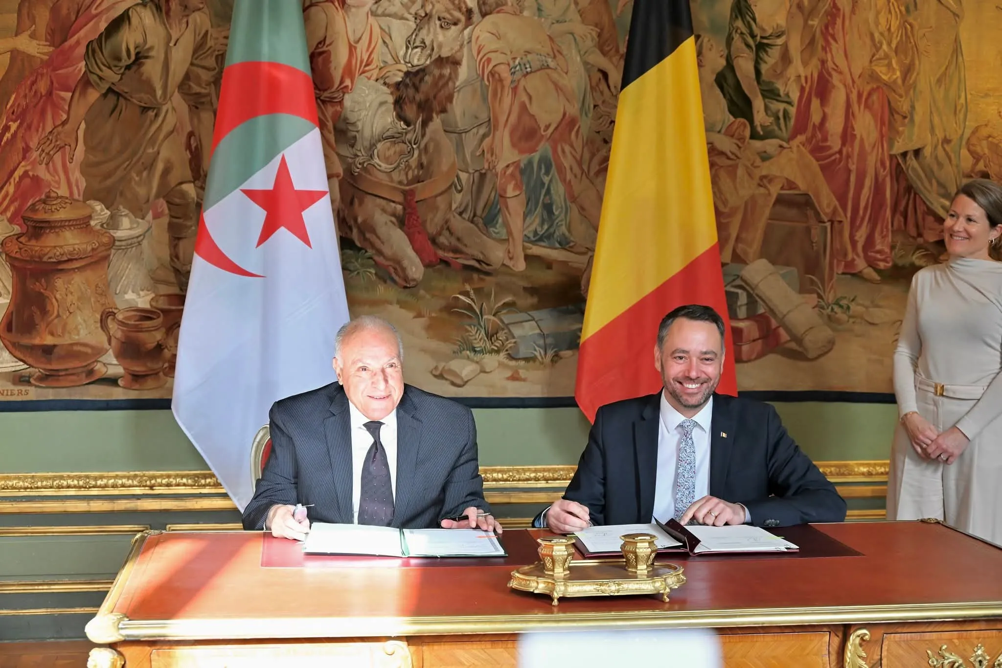 تعزيز العلاقات الجزائرية-البلجيكية:عطاف يوقع على اتفاقين مع نظيره البلجيكي