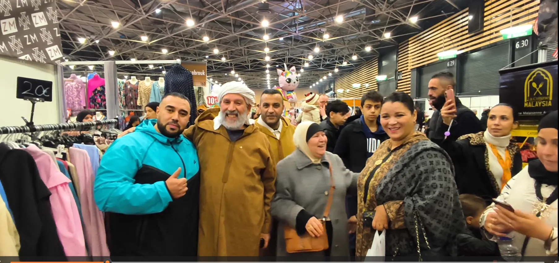 الحاج لخضر يخطف الأضواء في معرض“مرحبا بليون” ويدعو لدعم المنتوج الوطني